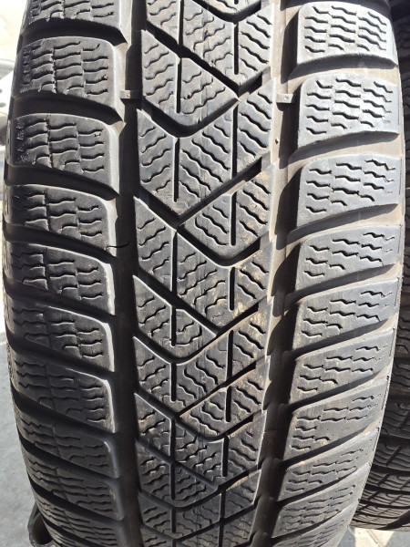 Pirelli 215/65R17 SOTTOZERO3 5-6mm használt gumi HG17434