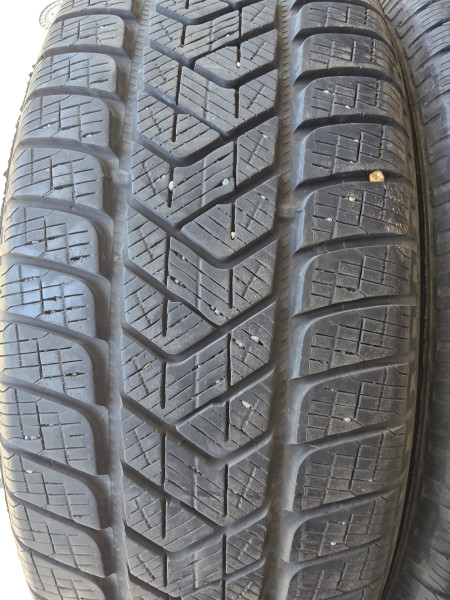 Pirelli 215/65R17 SCORPION WINTER SEAL 5.5-6mm használt gumi HG17993