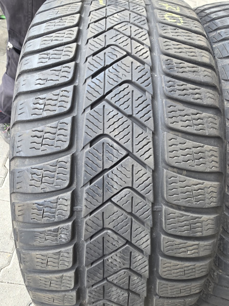 Pirelli 235/45R18 SOTTOZERO3 5-5.5mm használt gumi HG17470