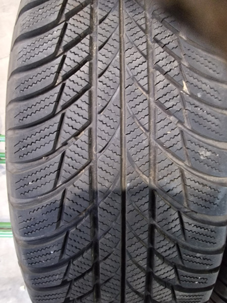 Bridgestone 215/65R17 LM001 SEAL 6mm használt gumi HG13422