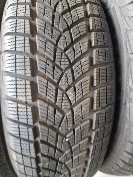 Goodyear 215/65R17 ULTRAGRIP PERFORMANCE 8mm használt gumi HG16524