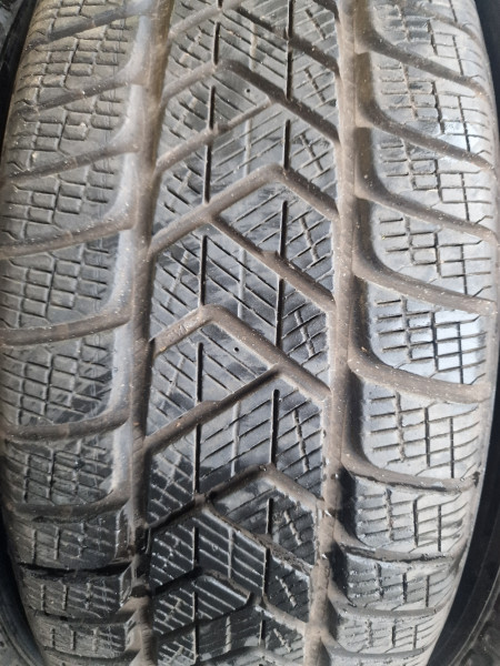 Pirelli 215/65R17 SOTTOZERO3 SEAL 6mm használt gumi HG16731