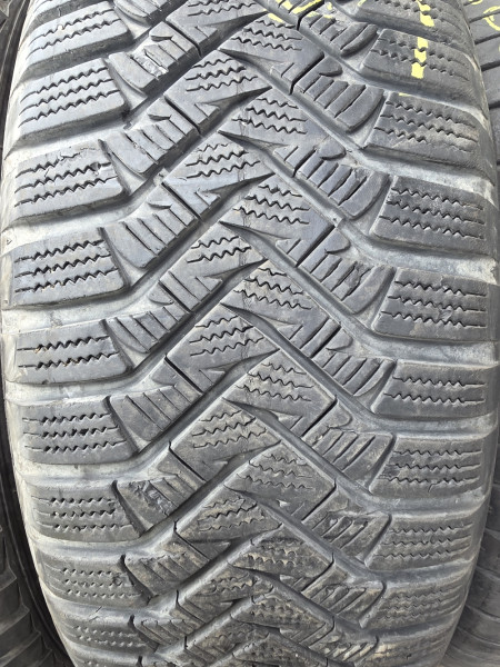 Laufenn 215/60R17 LW31 5-6mm használt gumi HG17804