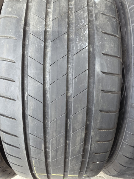 Bridgestone 215/55R17 T005 4.5-5mm használt gumi HG17507