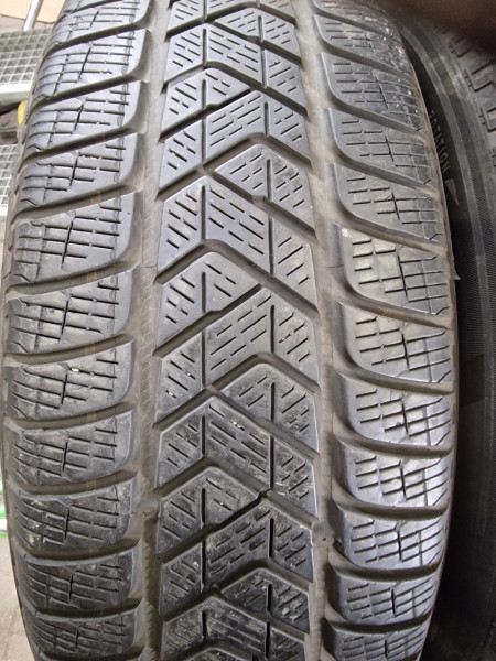 Pirelli 215/65R17 SCORPION WINTER SEAL 5mm használt gumi HG12397