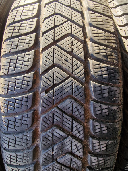 Pirelli 215/65R17 SCORPION WINTER 5-6mm használt gumi HG14403