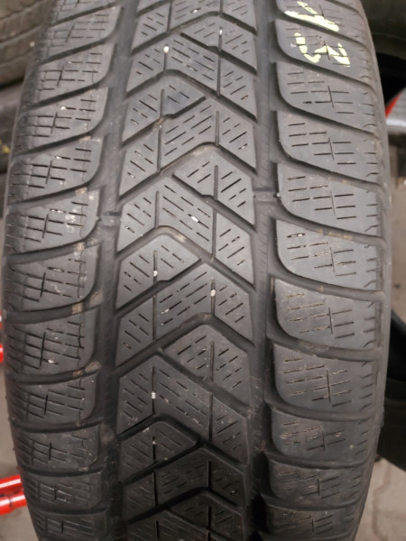 Pirelli 215/65R17 SCORPION WINTER 5+mm használt gumi HG9118