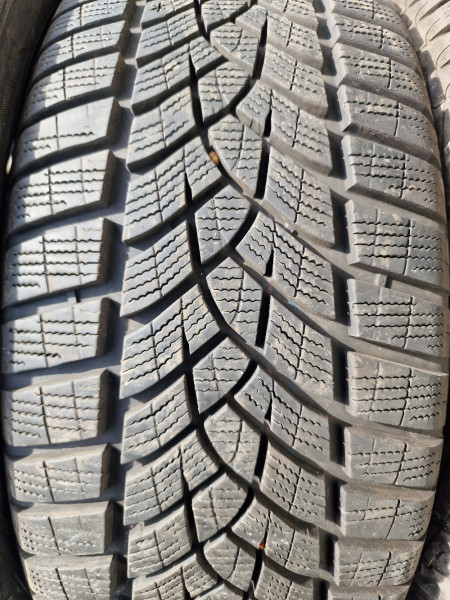 Goodyear 215/50R18 UG PERFORMANCE 7-8mm használt gumi HG14598