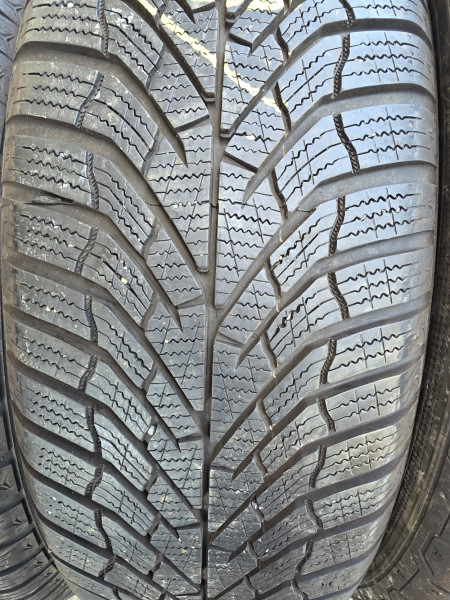 Kumho 215/65R17 WP52 7mm használt gumi HG18258