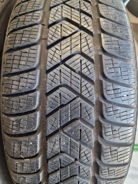 Pirelli 215/65R17 SCORPION WINTER SEAL 6-7mm használt gumi HG15845