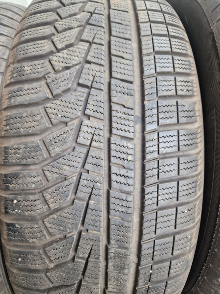 Hankook 235/50R19 W320A 6-6.5mm használt gumi HG15301