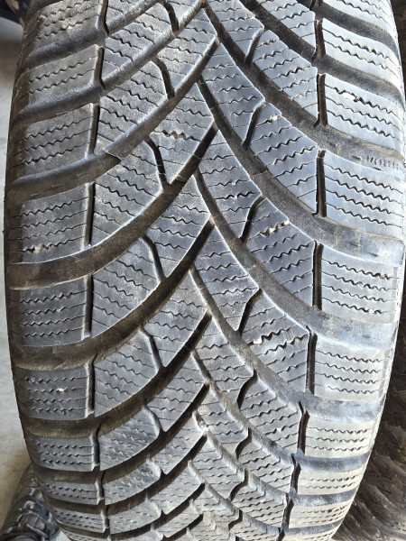 Semperit 205/60R16 SPEEDGRIP5 6.5-7mm használt gumi HG18352