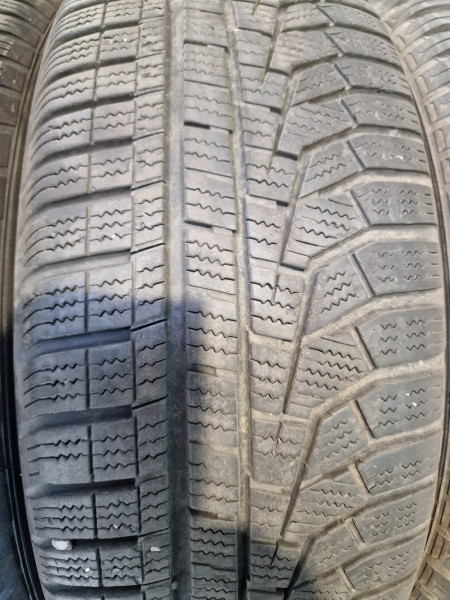 Hankook 205/60R16 W320 5-5.5mm használt gumi HG15702