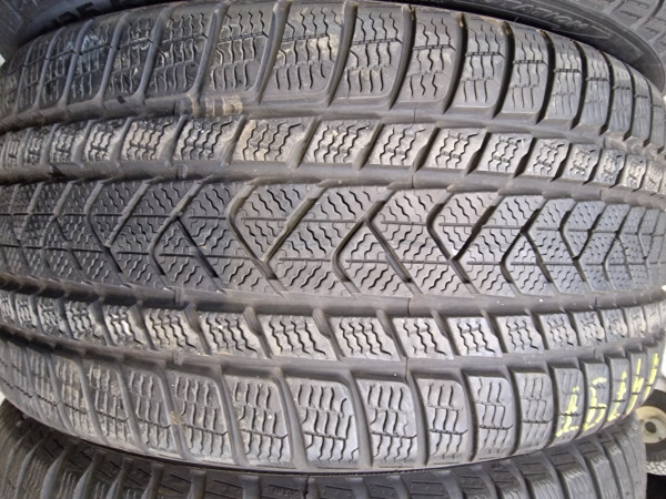 Pirelli 275/35R20 SCORPION WINTER 6-6.5mm használt gumi HG14797