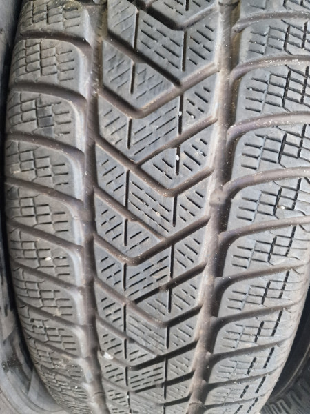 Pirelli 215/65R17 SOTTOZERO3 SEAL 6mm használt gumi HG16730