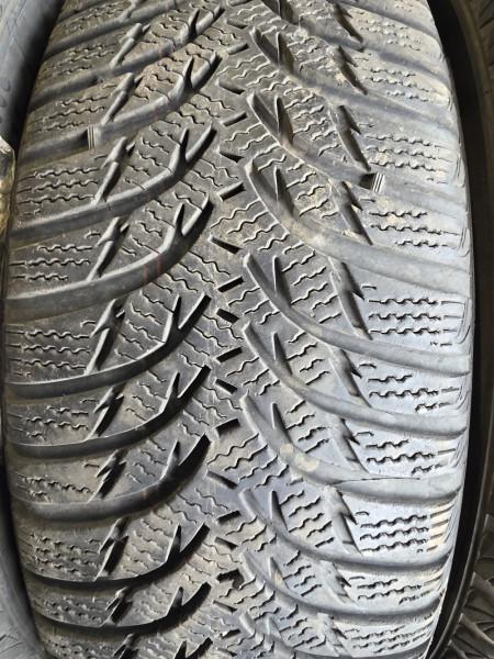 Kumho 205/60R16 WP51 5-6mm használt gumi HG17953