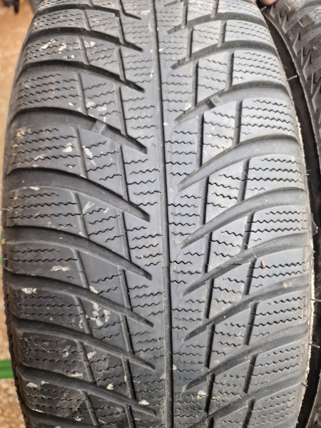 Bridgestone 215/65R17 LM001 5-6mm használt gumi HG11304