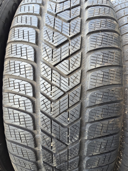 Pirelli 235/55R19 SCORPION WINTER 6-7mm használt gumi HG17713