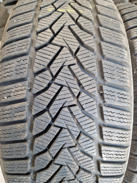 Uniroyal 215/50R18 WINTEREXPERT 7mm használt gumi HG15724