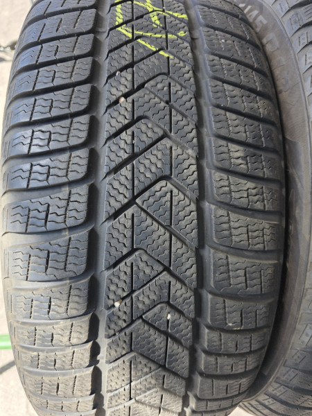 Pirelli 245/45R18 SOTTOZERO3 SEAL 6-7mm használt gumi HG17994