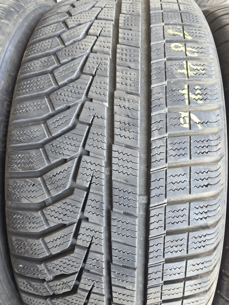 Hankook 225/55R17 W320 5-6mm használt gumi HG18476