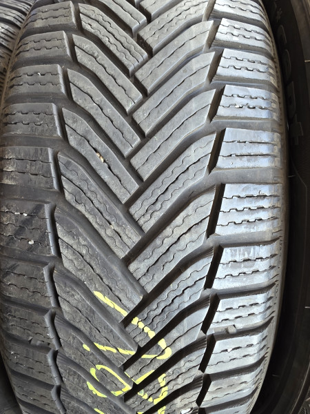 Michelin 205/60R16 ALPIN6 6-7mm használt gumi HG18373