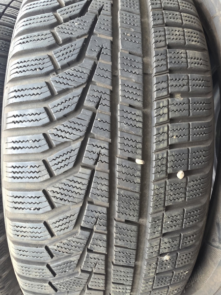Hankook 235/55R19 W320A 5.5-6mm használt gumi HG18394