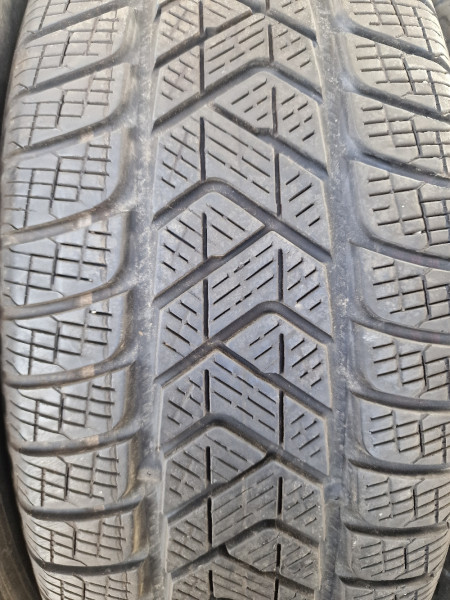 Pirelli 215/65R17 SCORPION WINTER SEAL 5-6mm használt gumi HG13636