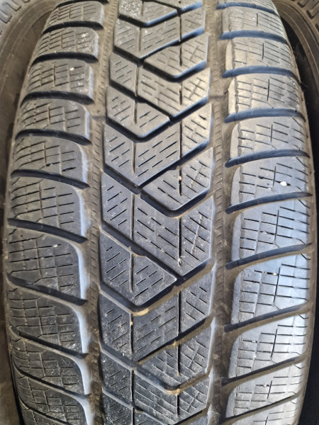 Pirelli 215/65R17 SCORPION WINTER SEAL 5-6mm használt gumi HG15844