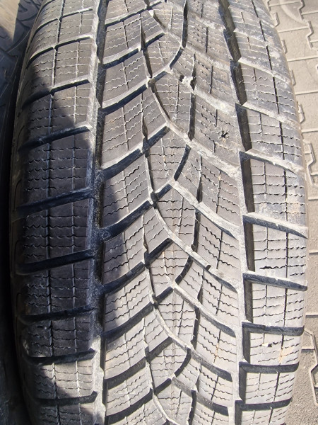 Goodyear 215/65R17 GEN-1 7mm használt gumi HG13993