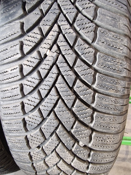 Bridgestone 215/65R17 LM005 5.5-6mm használt gumi HG13879