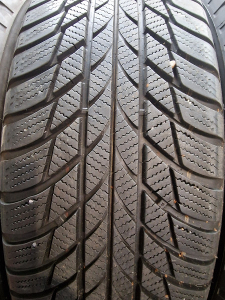 Bridgestone 215/65R17 LM001 SEAL 7mm használt gumi HG13963