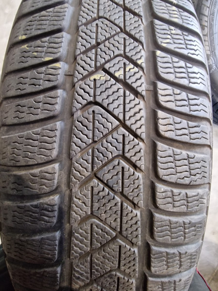 Pirelli 225/55R17 SOTTOZERO3 ROF 6-7mm használt gumi HG13134